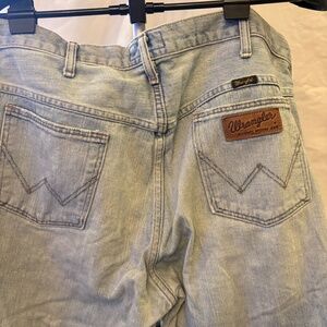 Azul by MOUSSEY Wrangler Size XL Light Blue Wash Distressed Women’s Denim Jeans